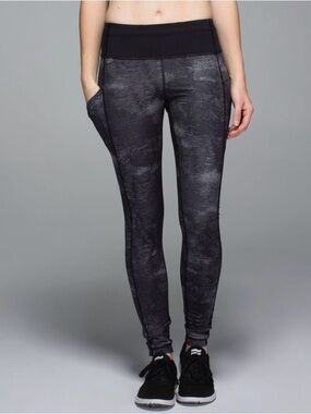 LULULEMON Speed Tight II *Full-On Luxtreme-Sequin Snake Slate Black. Size 6